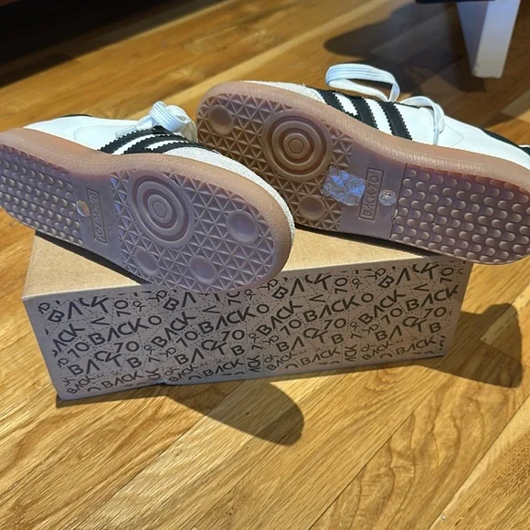 BACK 70 sneakers- Never worn! - Picture 4 of 5